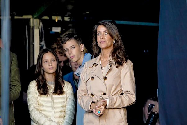 royalchildren_'s tweet photo. Princess Marie of Denmark, Count Henrik and Countess Athena of Monpezat attend the opening of the Tønder Festival 2024, in Tønder, Denmark 🎡 -August 21st 2024.
.
#PrincessMarie #CountHenrik #CountessAthena #Denmark https://t.co/jAdQSTceVX