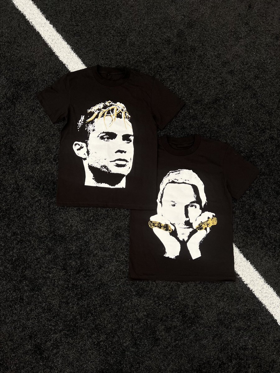 alchimistfr's tweet photo. Les tshirts Bleacher World Ronaldo et Messi sont actuellement disponibles 

https://t.co/puftIddKR8 https://t.co/6T7PQdFhZK