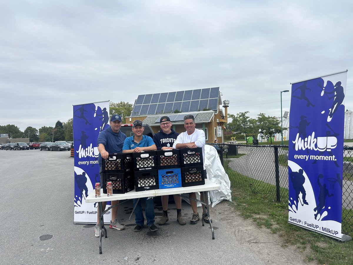 Happy to be set up and handing out chocolate milk at the #countymarathon <a href="/MilkUPOntario/">MilkUP Ontario</a>