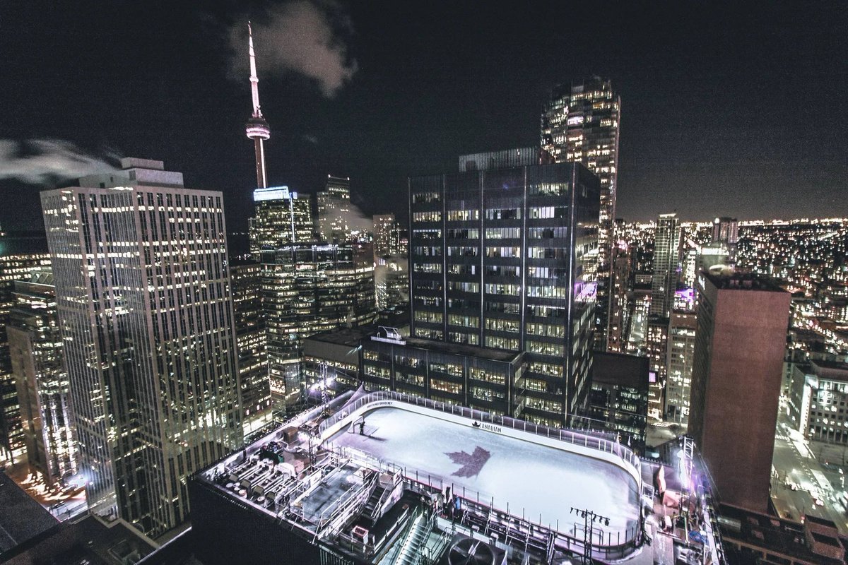 BR_OpenIce's tweet photo. The views from this rooftop rink in Toronto 🔥🇨🇦

(via @MadelnCanada) https://t.co/DP5g2pSPsP