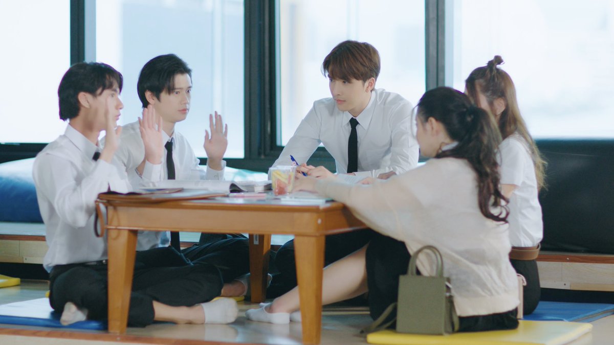 eng_thitivut's tweet photo. สุดท้ายแล้วว 
LOVE IN LIFE
#LiveInLoveTheSeriesFinalEP https://t.co/jmqzEFFVqW