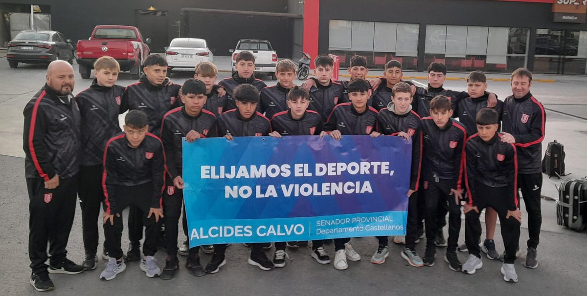Ellolodeportes's tweet photo. 𝗟𝗔 𝗟𝗥𝗙 𝗘𝗦 𝗖𝗔𝗠𝗣𝗘𝗢𝗡𝗔
La definición es por partido entre sí y como la LRF le gano 2-0 a la Liga San Martín YA SON CAMPEONES a falta de un partido
#LOLODEPORTES⚽️🎙 https://t.co/tQU3WO9oZk