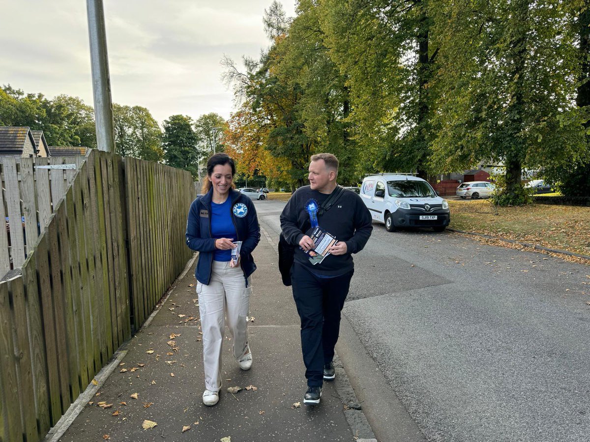 locheeagr's tweet photo. Huge thanks to @TasminaSheikh, @zulfikar_sheikh, @GhaziAlba, @latkinsonalba and my Dad - We got the @AlbaParty message out in Clement Park this afternoon - Well chuffed with the new t-shirt 👕 
🗳️ #VoteRoss1 | #VoteALBA | 🏴󠁧󠁢󠁳󠁣󠁴󠁿 https://t.co/S5Jnp7TLsr
