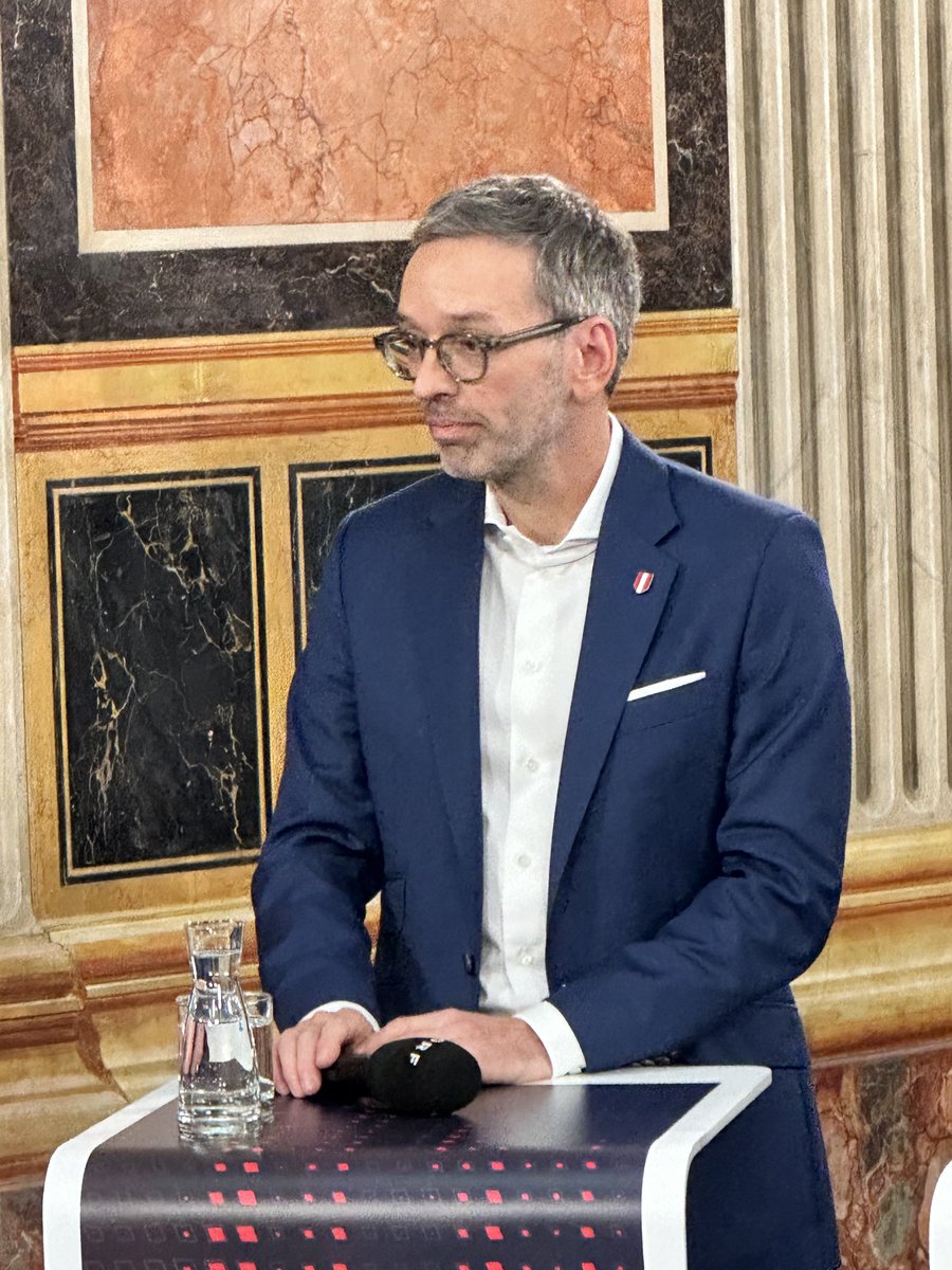 Florian Klenk tweet media