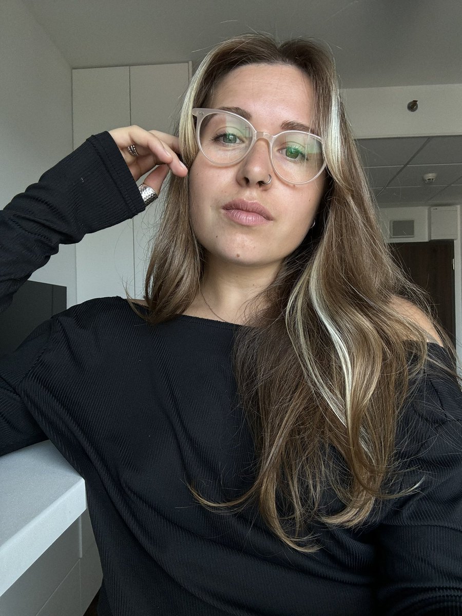 илона, через і tweet media