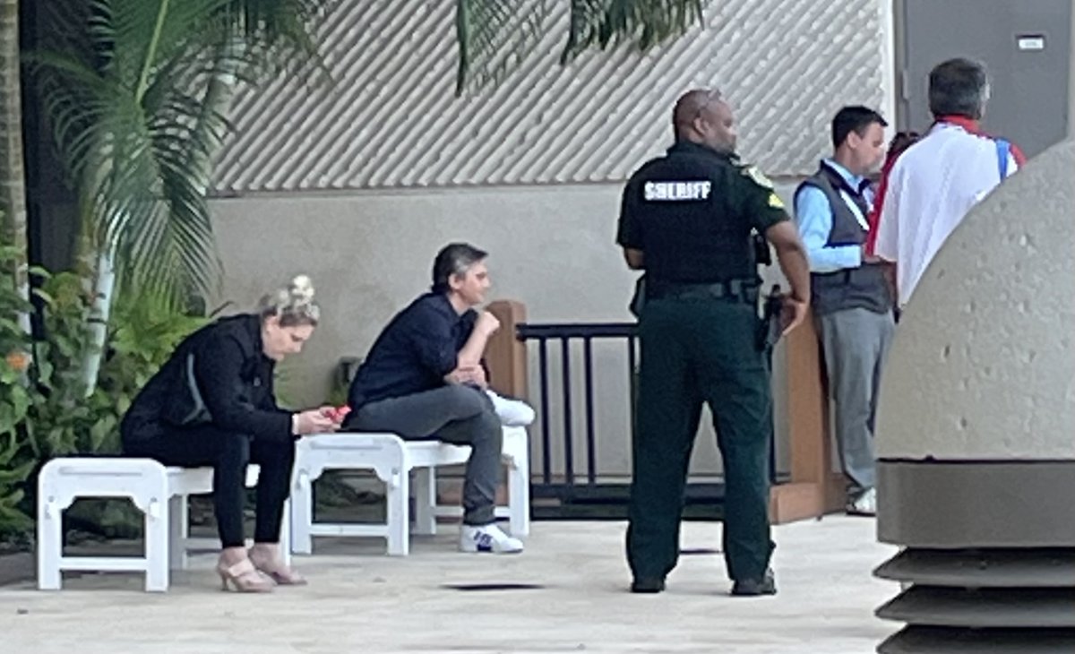 NEWS: Activist yells out questions about HHS meddling in @WPATH's pediatric gender-transition guidelines during Dr. Rachel Levine's <a href="/AmerAcadPeds/">American Academy of Pediatrics</a> keynote in Orlando, is apprehended by police
According to activist Jamie Reed, Lauren Leggieri yelled a question during Biden health