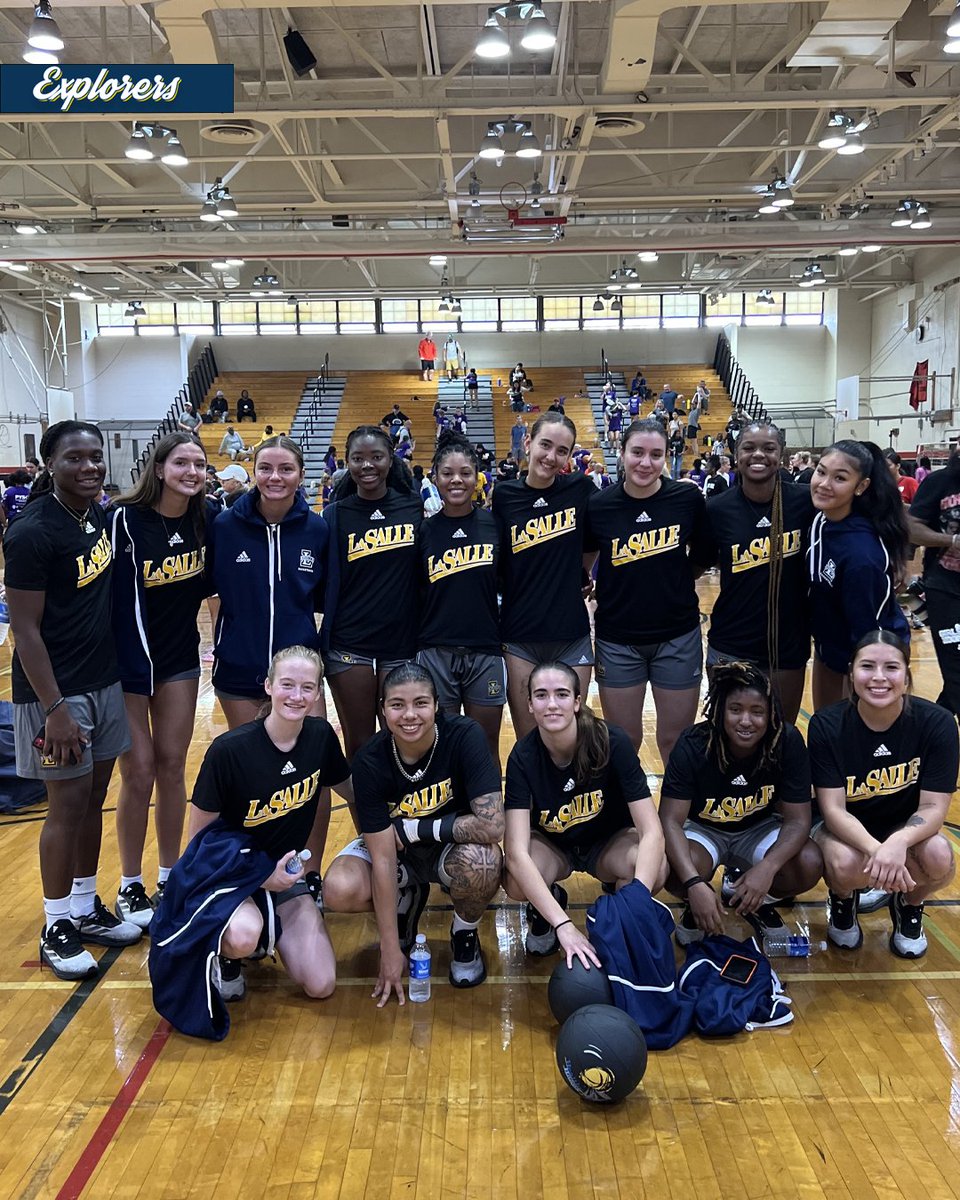 LaSalle_WBB's tweet photo. 𝙃𝙚𝙡𝙥𝙞𝙣𝙜 𝙤𝙪𝙩 𝙩𝙝𝙚 𝙣𝙚𝙭𝙩 𝙜𝙚𝙣...

Our squad went to the Philly Girls Got Game Clinic yesterday to help the next generation of basketball greats develop their skills on the court 🏀

#Limitless | #GoExplorers🔭 https://t.co/XyvGHeCq2p