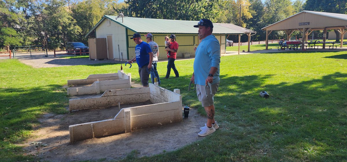 BobbyBakerJr2's tweet photo. Finished up rail safety week with a team picnic, horseshoe tournament, and Tri-tip cook off.  @WatcoRail  #GreatNorthWest #TeamBuilding #SeeTracksThinkTrainWeek #OperationLifesaver https://t.co/M3qcshJqvg