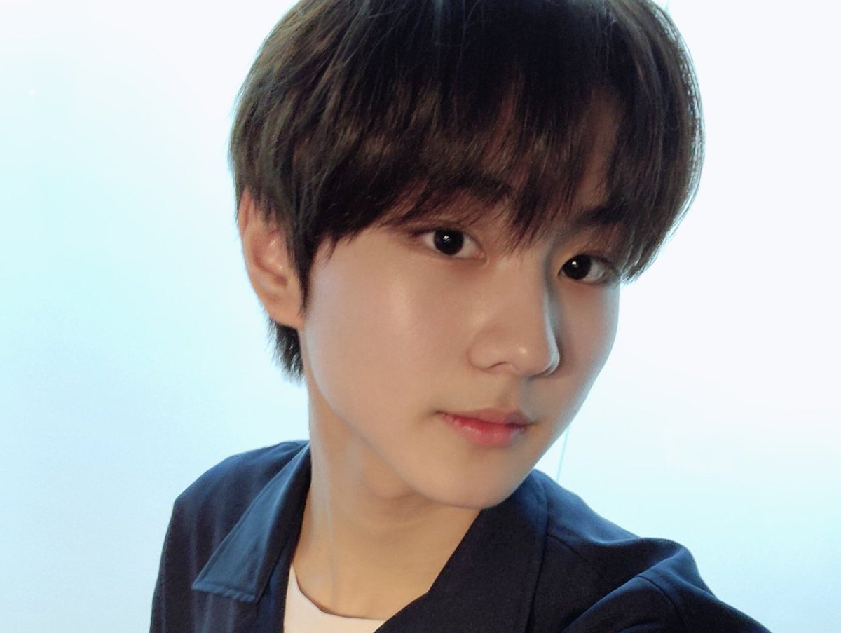 enhypentw's tweet image. Un lindo día acompañado del #𝚜easonʼs秋𝚜𝕥re𝐚m puede significar perfección, porque está más que claro que #𝟸𝐤̷͟𝕚d𝓈𓊈𝟸𝕪օ𝓊̈ng𓊉 es, sin dudas, mi nueva canción favorita y la que he estado escuchando durante todo el día sin cansarme.

#𝑙ovie–ᡣ𐭩o𝕠n °☄️ 𝚌at