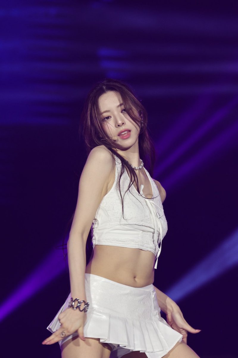 cherryshymrx's tweet photo. #있지 #ITZY #유나 #신유나 #YUNA https://t.co/6Xb4lgHd4r