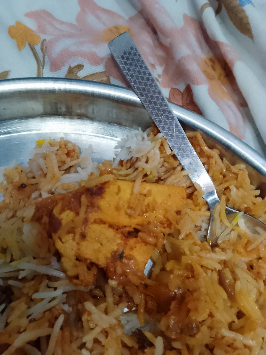 MManeeshsingh's tweet photo. Now it's time take on online food delivery app . Specially @zomato as they don't give a dam. I ordered chicken biryani and received worst food. Chicken ke pieces ki jagah kisi aur ka hi pieces de diya. #fssai #onlinefooddelivery https://t.co/wsX7E1ogDQ