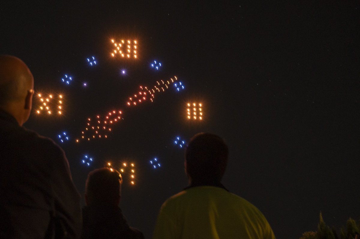 Ayuntamiento de Alcalá de Henares (@aytoalcalah) on Twitter photo INNOVACIÓN |
💡Espectacular show de drones en la noche del sábado desde el Recinto Ferial con más de 140 drones, un espectáculo de luces y sonido único que pudieron disfrutar los alcalaínos dentro de la programación de <a href="/Mobile_Alcala/">Mobile Alcalá</a> 2024. INNOVACIÓN |
💡Espectacular show de drones en la noche del sábado desde el Recinto Ferial con más de 140 drones, un espectáculo de luces y sonido único que pudieron disfrutar los alcalaínos dentro de la programación de <a href="/Mobile_Alcala/">Mobile Alcalá</a> 2024.