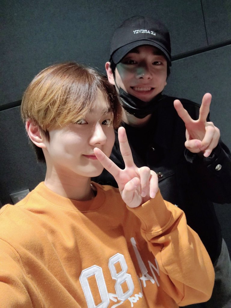 enhypentw's tweet image. Junto a Nori, me encuentro disfrutando de #𝕡ë𝐫𝖋𝐞𝚌𝐭·𝑤𝐨𝐫𝖑𝚍, un regalito que estas bonitas nos trajeron. (^з^)-☆ Por supuesto, estamos más que felices de poder disfrutar del #t𝒘𝚒𝚗𝒌𝖘୨୧ja𝐩𝐚ŋᥴɓ.

#𝑙ovie–ᡣ𐭩o𝕠n °☄️ 𝚌at