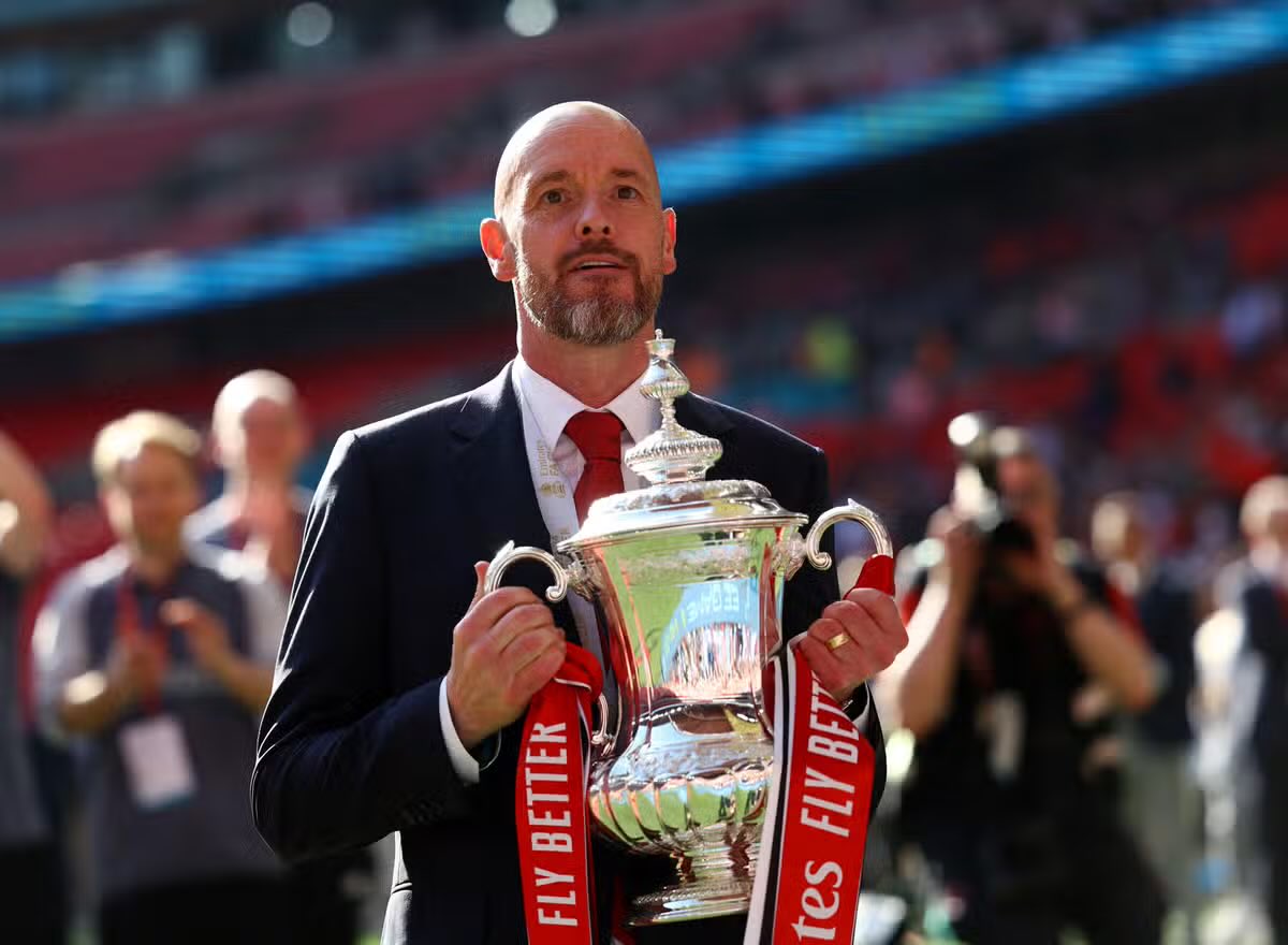 Sports_Doctor2's tweet photo. Erik Ten Hag is a husband.
Erik Ten Hag is a father.
Erik Ten Hag has a wife &amp; 3 kids.
Erik Ten Hag needs to provide for his family.
Erik Ten Hag needs his job to do so.

ERIK TEN HAG MUST NOT BE SACKED!!!

Retweet to save this family man’s job!!!! https://t.co/Y5laMuAf8U
