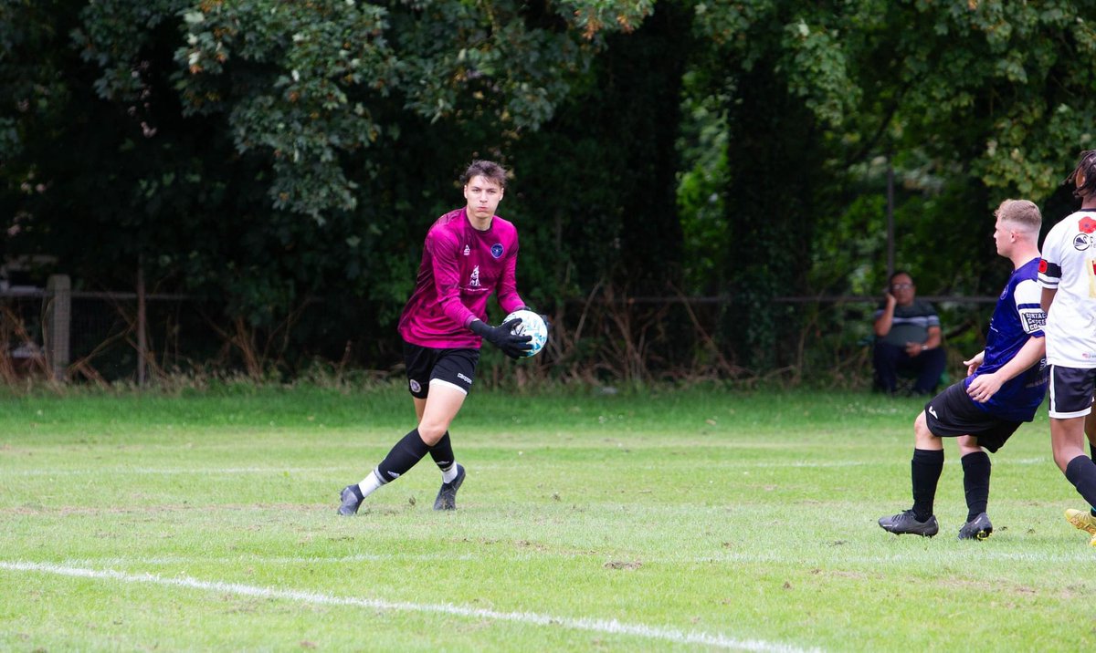 Unfortunately in today’s loss we have lost another key figure of the team! 

Our GK Deven Twigg has fractured his wrist! Such a shame after putting in some great performances this season!

We wish you a speedy recovery Twiggy! Come back stronger 💙