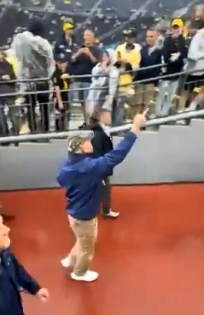johnnymaga's tweet photo. Tim Walz’s appearance yesterday was nothing short of a disaster.

Giving Michigan voters the finger is not going to go over well. https://t.co/Y6s64IwjuG