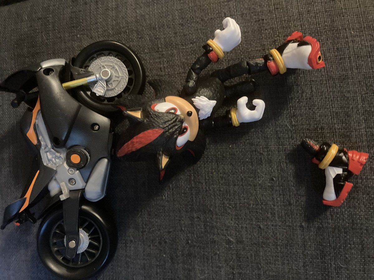 MaestraReads's tweet photo. @JAKKStoys My kid bought this on 9/26/24 from Walmart and it broke 9/27/24. Is this a one time thing or is this happening often? https://t.co/ivzLbqLHi5