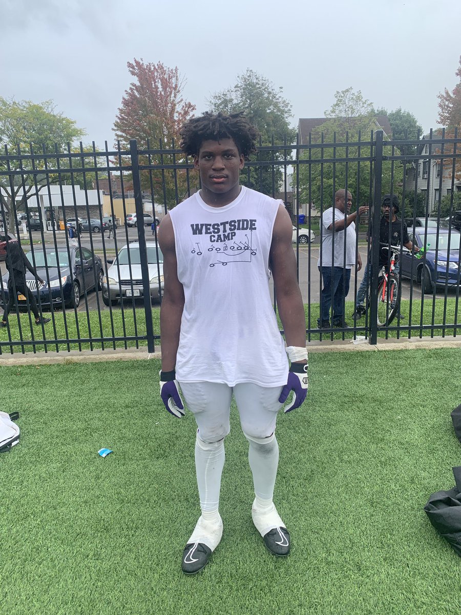 2025 DL Clauzel Moore 

Will be sending some coaches film once he’s got some mid season stuff out but have seen East play twice and both times Moore stood out. 

6’2 
230
Elite Length

Plays with great pad level and violent hands - consistent  finishing tackles

College weight