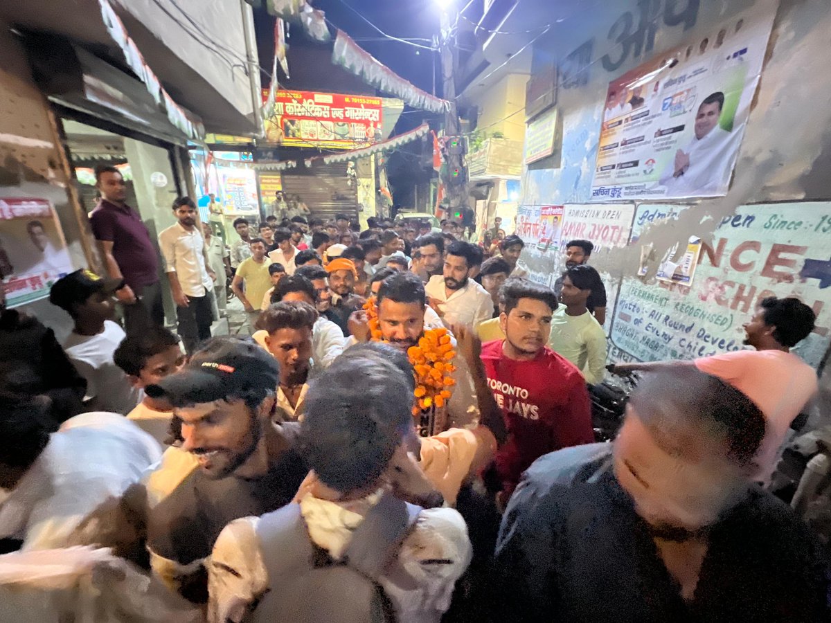 DivyanshuB_raja's tweet photo. हरियाणा में प्रचंड विजय की ओर बढ़ रही कांग्रेस💯

पानीपत ग्रामीण हलका से कांग्रेस पार्टी के उम्मीदवार भाई सचिन कुंडू जी के समर्थन में वधावा राम कॉलोनी में जनसंपर्क किया। 

इस दौरान जनता के द्वारा मिले सहयोग और आशीर्वाद से तय हो गया है कि पानीपत ग्रामीण विधानसभा से सचिन जी भारी मतों से रण जीतने वाले हैं।
