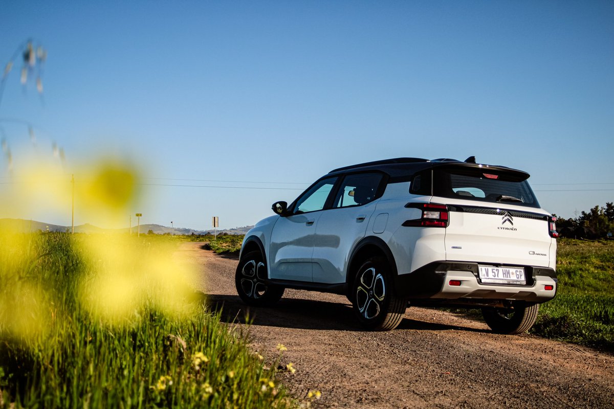 _jasonlottering's tweet photo. Citroen C3 Aircross🥳

🔒Electronic Stability, Hill-Hold, ABS
📱10” HD touchscreen, Apple/Android auto, 4-speakers
🏆Rating: 8/10 Overall
⛽️6.0L/100km, 10/10 Ride Quality!

💸 Aircross Max 1.2T 6AT 7-Seater: R354,900

#CitroenC3Aircross #FrenchFlair #SouthAfricanSoul #SUVGoals https://t.co/IvDgOyTk62