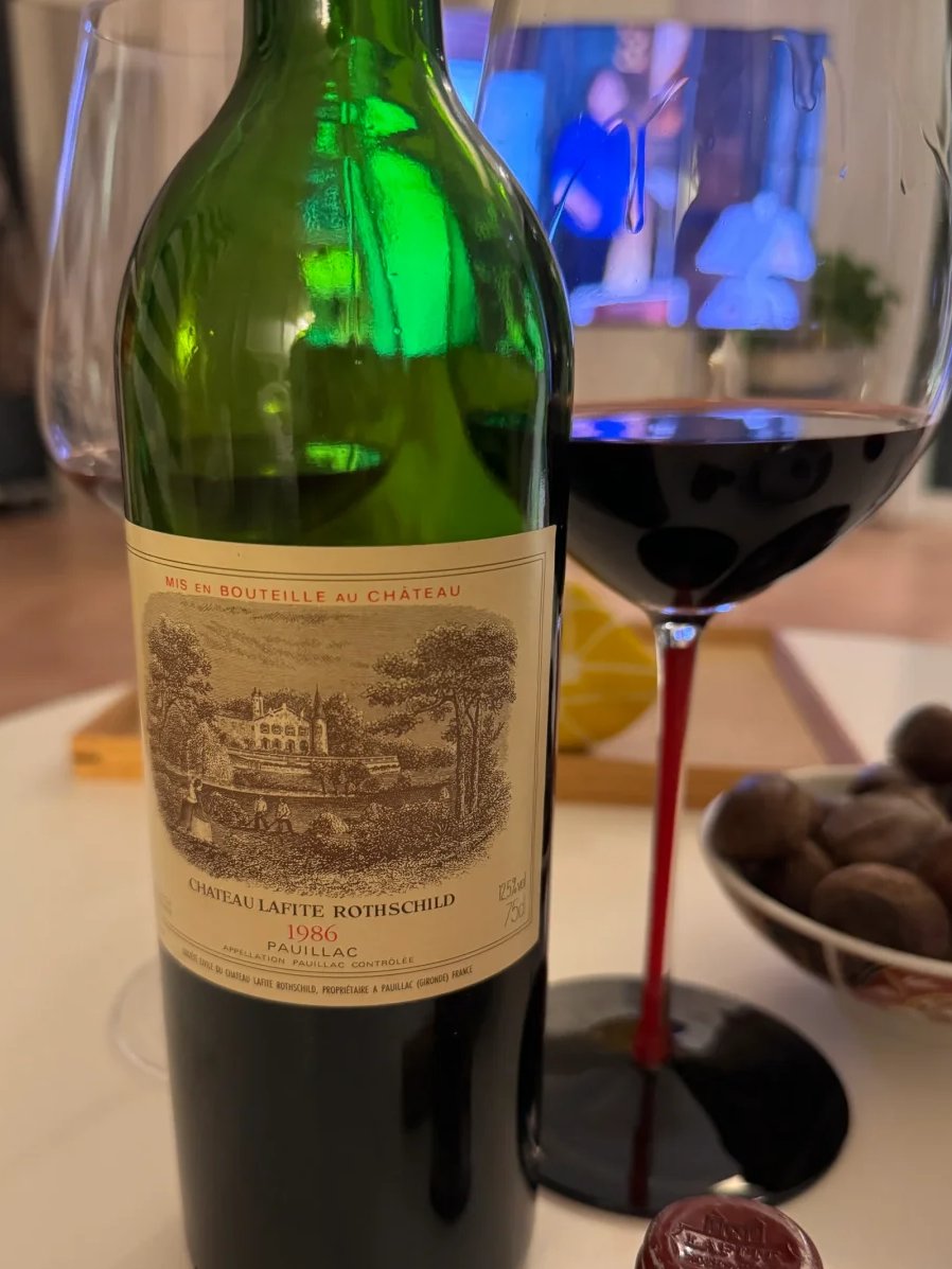 How about drinking 100-point Lafite grape juice from 1986 tonight? Haha 😃
