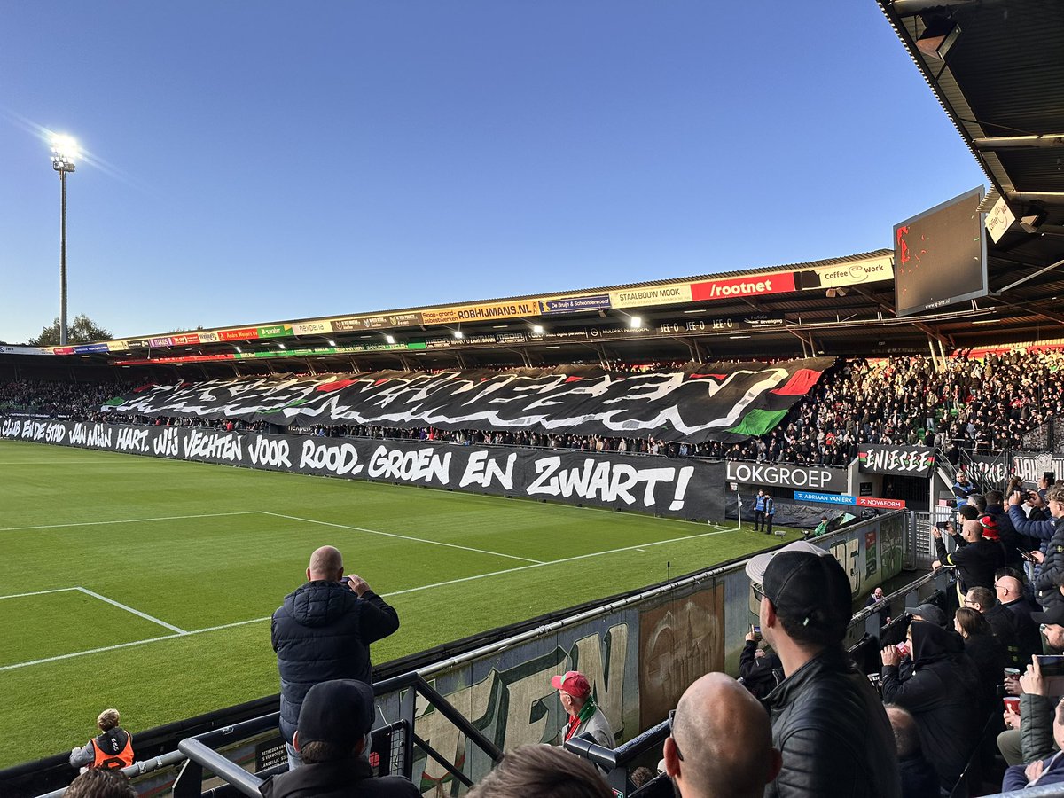Heerlijk avond met een fantastische supporters actie. Jammer van de tegengoal en hopen dat dit het begin is van een mooie reeks.