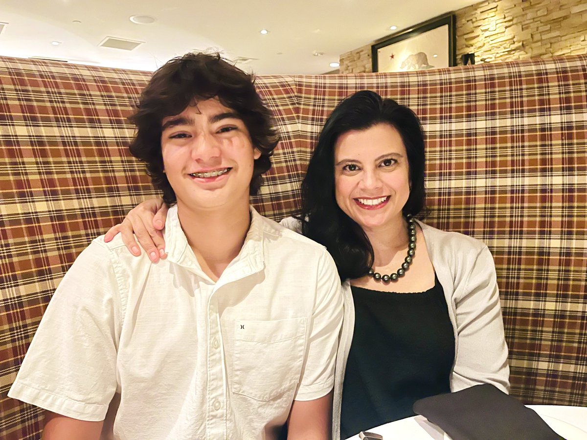 vpsadiaz's tweet image. Date night with the most important person in my life. I ❤️ you, Mateo. #NationalSonDay