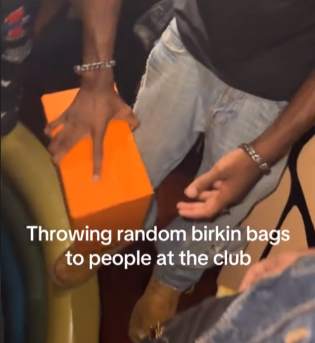 Mehdi_Scalify's tweet photo. Ils vont s'amuser à jeter des sacs Birkin aux filles des boîtes dans lesquelles ils se rendent, à provoquer des artistes et des membres de gangs en posant plus de bouteilles qu'eux, ou encore en inscrivant le #freemalone à chacun de leurs déplacements nocturnes. https://t.co/QsOLoo0Ef8