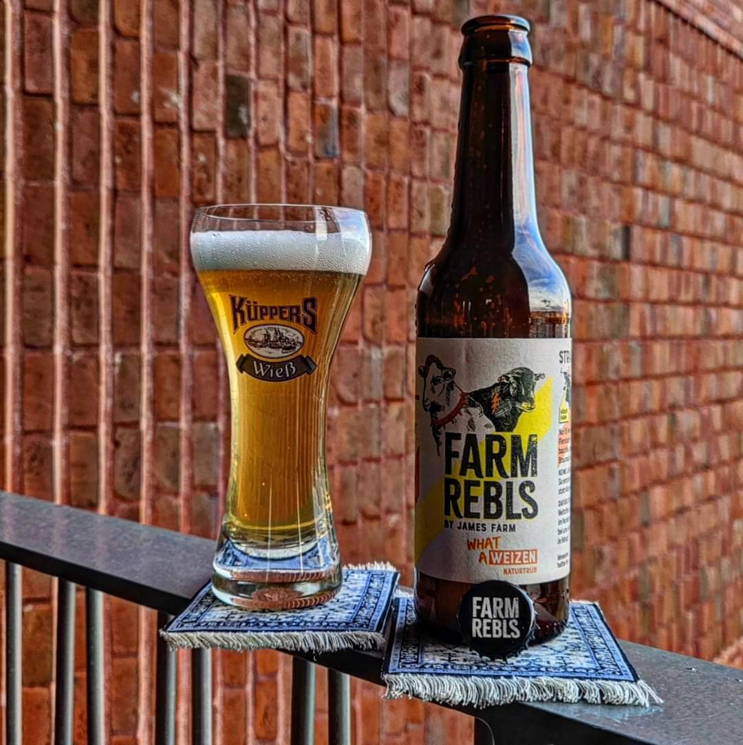 brunnenbraeu's tweet photo. Farm Rebls – What a Weizen (***) 4,8%

#beeronthecarpet https://t.co/4MpMZYwSoR