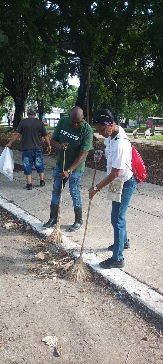 GrupoGEALAV's tweet photo. 🌳✨ Este domingo, nos unimos nuevamente el grupo #Gealav para embellecer los parques en el municipio 10 de Octubre.(#Sevillano ,#Córdoba,#Acosta ,#Mónaco) 💪❤️
🌍💚 ¡Poniéndole corazón a 10 de Octubre!
¡Cada mano cuenta!
#Gealav
#60añosdetradicionavicola https://t.co/VMzvvrSg01