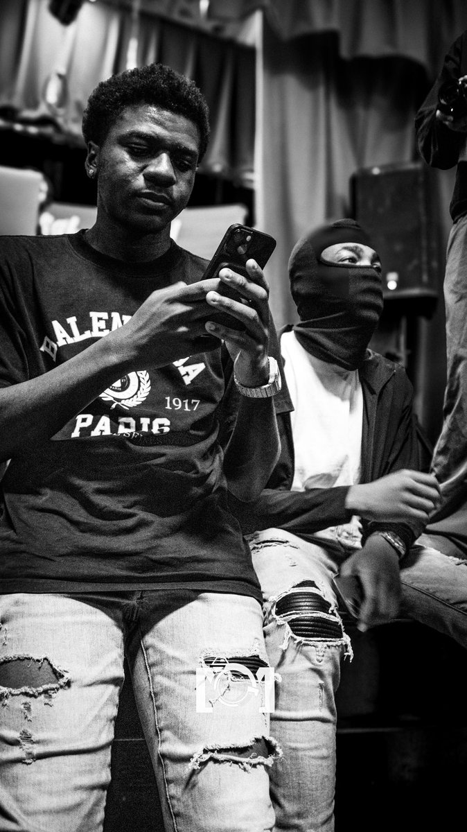 imanipulatehoes's tweet photo. behind the cam from last night https://t.co/zqOH3fJIIv