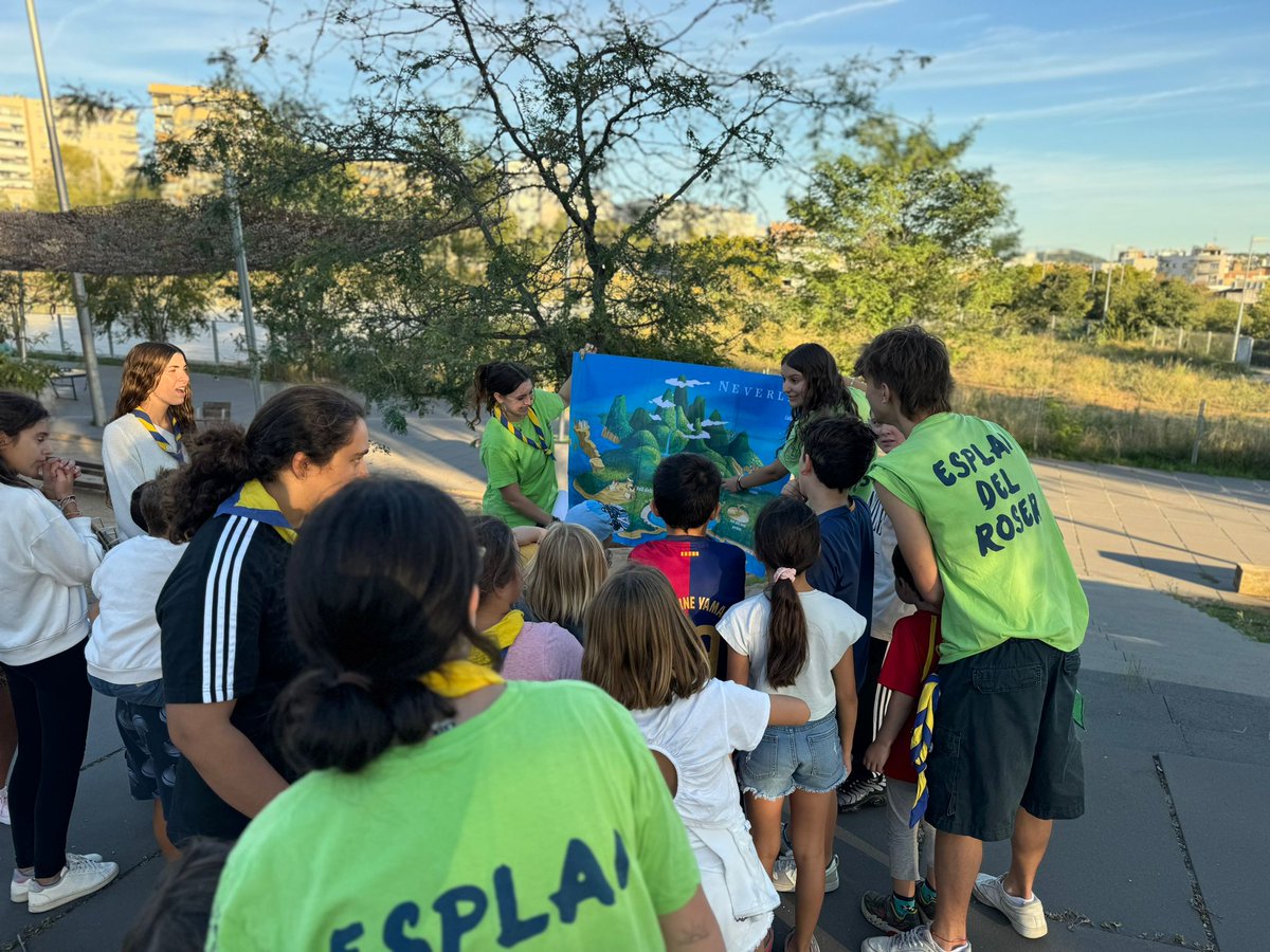 Ahir va ser el segon dia d'esplai i els infants es van convertir en investigadors per poder trobar el mapa de NEVERLAND i ajudar a la campaneta!!!!!