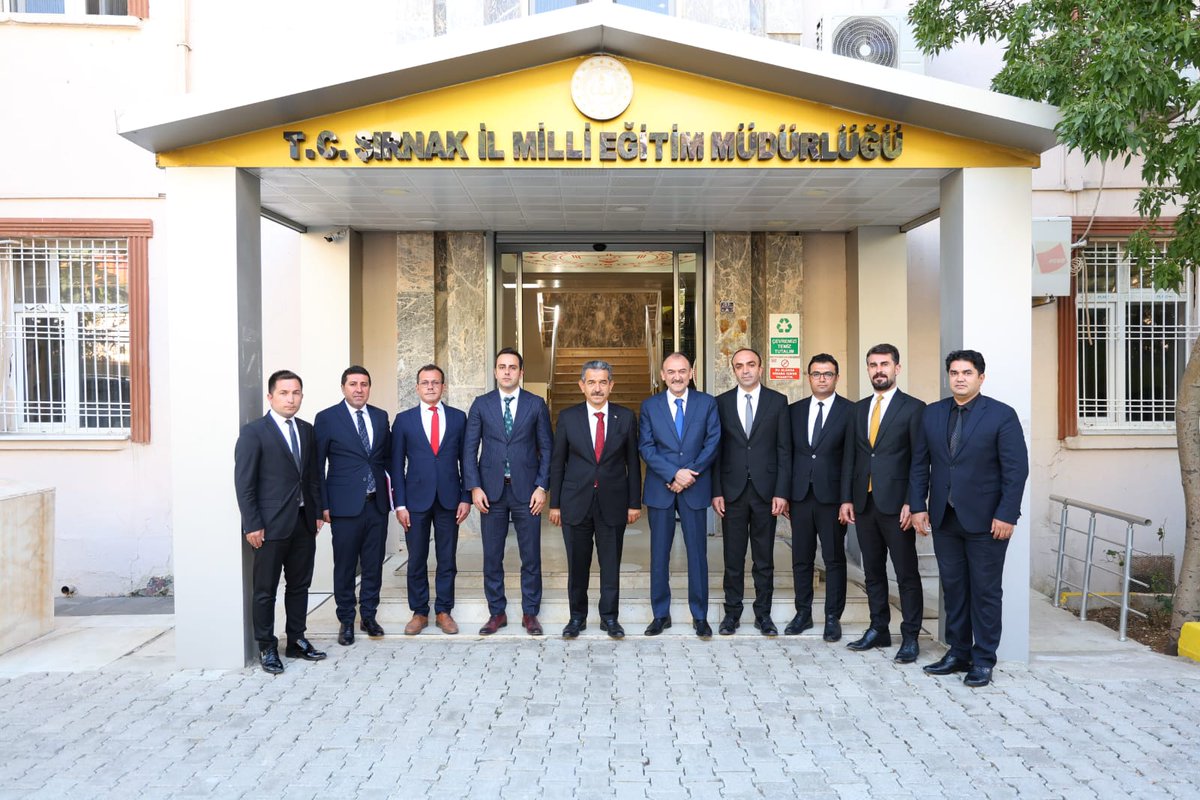 Valimiz Sayın Birol EKİCİ Müdürlüğümüzü ziyaret ederek İl Millî Eğitim Müdürümüz Bilal Yılmaz ÇANDIROĞLU ve kurum yöneticilerimizden çalışmalarımız hakkında brifing aldı.

<a href="/tcmeb/">Millî Eğitim Bakanlığı</a> <a href="/Yusuf__Tekin/">Yusuf Tekin</a> <a href="/cftcblnt/">Bülent ÇİFTCİ</a> <a href="/SirnakValiligi/">T.C. Şırnak Valiliği</a> <a href="/BirolEkici73/">Birol Ekici</a> <a href="/bycandiroglu/">Bilal Hoca</a>
