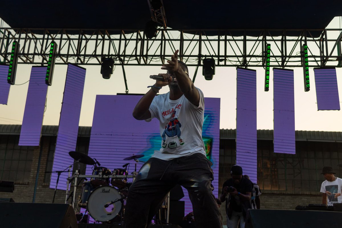 VITheLaw's tweet photo. // PURE ENERGY. PURE PASSION.
CHITUNGWIZA showed a boy from MARLBOROUGH so much love. 

#shoko2024 #bothsidesofsamora https://t.co/o2cgyzCbL3
