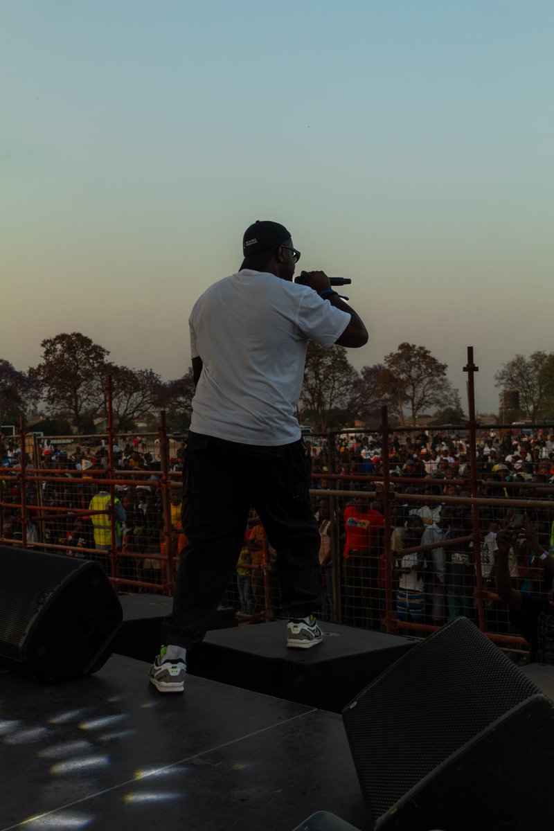 VITheLaw's tweet photo. // PURE ENERGY. PURE PASSION.
CHITUNGWIZA showed a boy from MARLBOROUGH so much love. 

#shoko2024 #bothsidesofsamora https://t.co/o2cgyzCbL3
