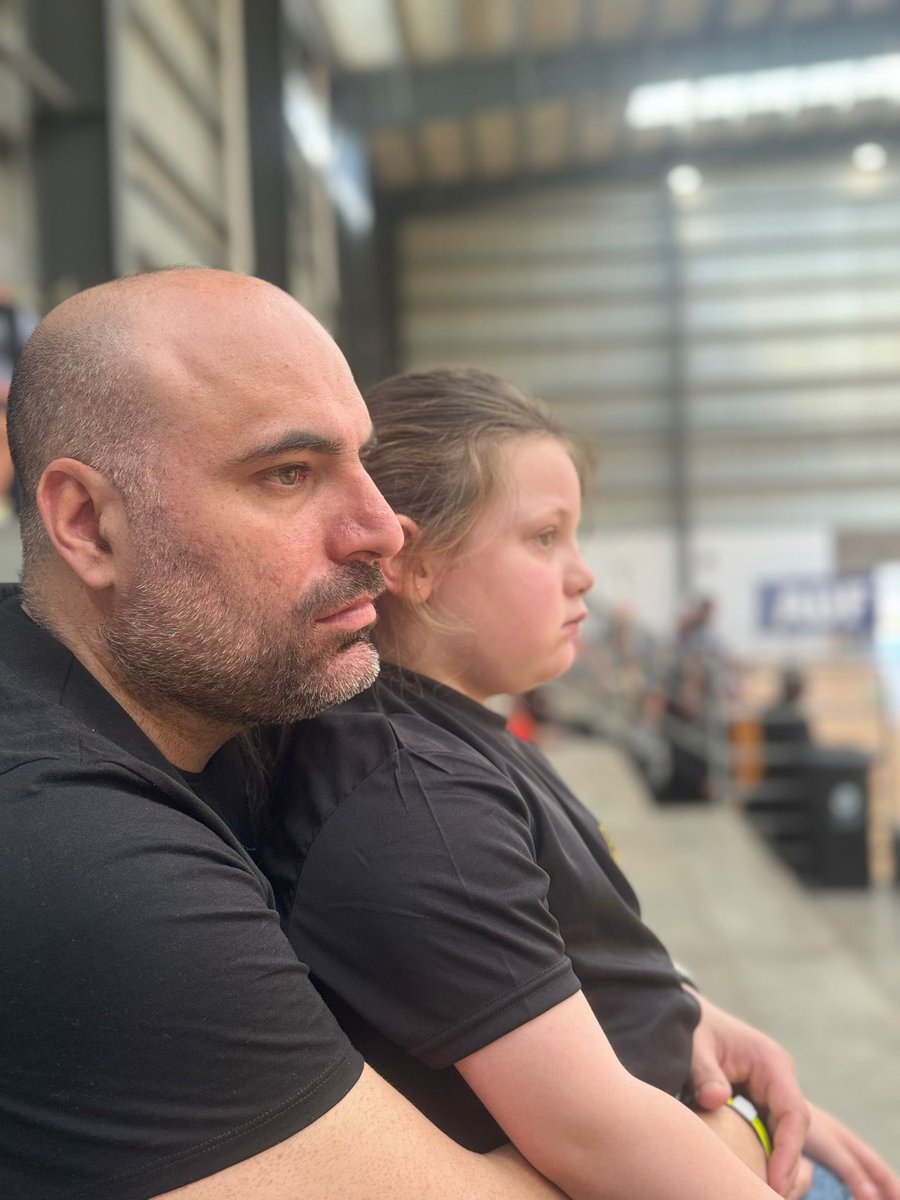 marcesolomita's tweet photo. Fin de semana de clásicos de Futbol Sala.
 • Campeones del torneo clasificatorio en masculino primera en el Parque Central
• Ganamos los playoff en femenino y estamos en la final.
• Ganamos el clásico sub20 en el Parque Central

Esto sigue, todavía falta. A seguir trabajando, aprendiendo, corrigiendo y mejorando.

@FutbolSalaCAP @salacapfem 💛🖤