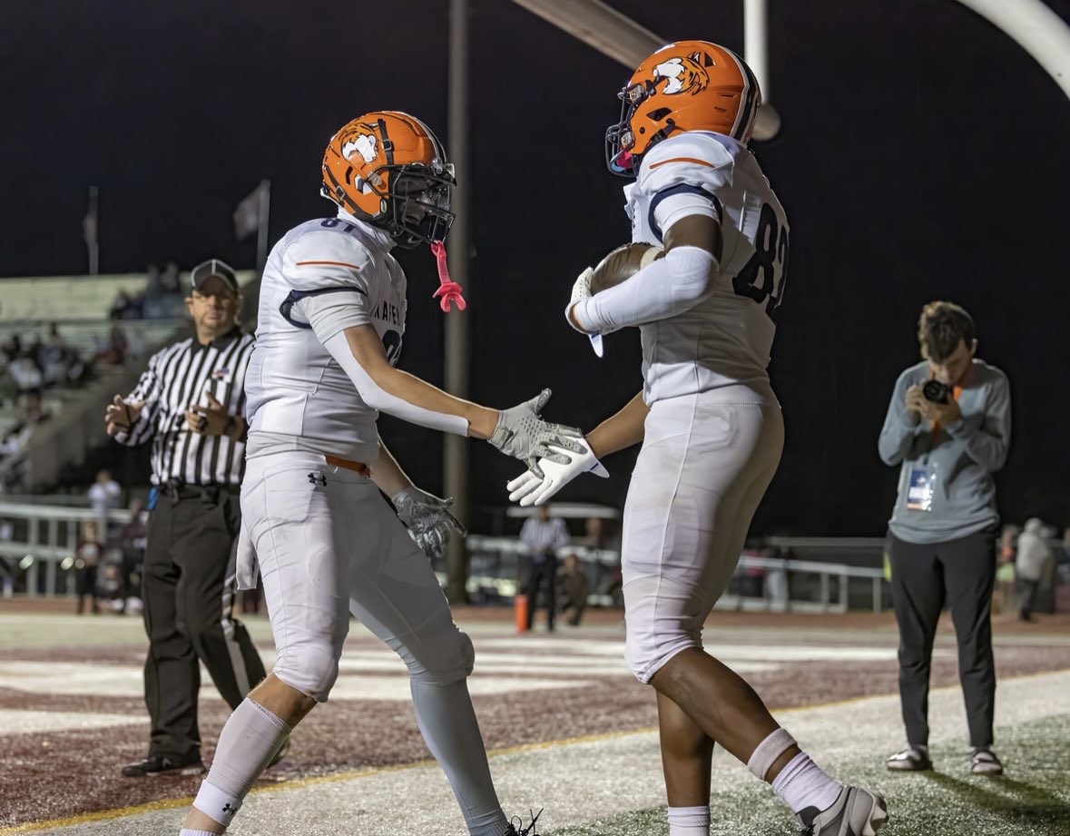 FinnBretag18's tweet photo. Great win over a physical team. 31-20 with 2 receptions and a TD. Super proud of how our team continued to fight and dominate the game!💪
@HuskieFB @HuskieStrength @CSAPrepStar @MichaelWoosley @sixstarfootball @PrepRedzoneIL

https://t.co/eDeWma4o71

https://t.co/rfvVWhXa4u https://t.co/kG4rrUs4eX
