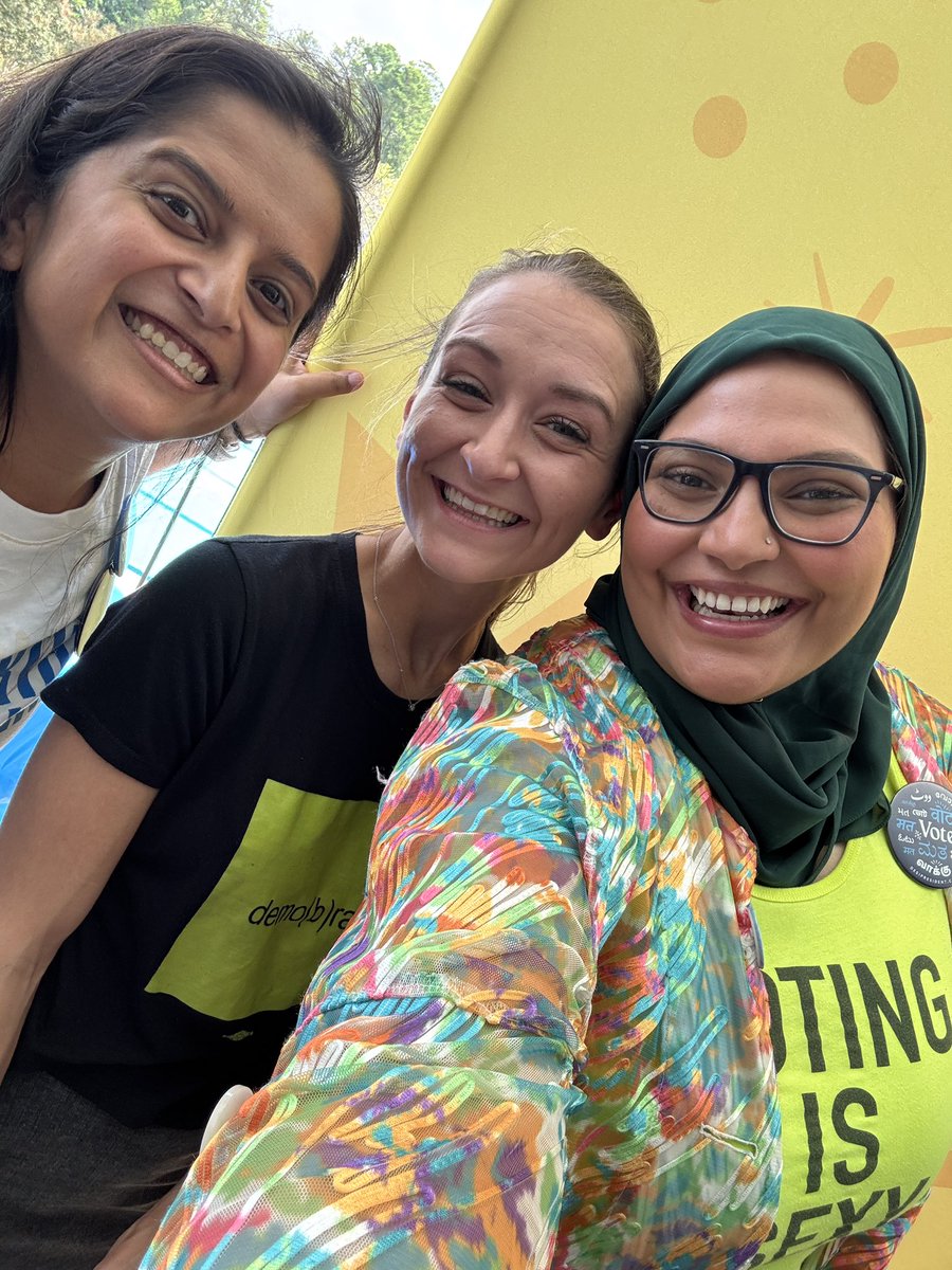 NidaAllam's tweet photo. Second stop of the day, stumping for our down ballot races!!
⭐️Abortion is on the ballot! ⭐️
🗳️Voting rights are on the ballot! 🗳️
📚Education is on the ballot! 📚
💪🏽Labor is on the ballot! 💪🏽
👩🏼⚖️Justice is on the ballot! 👩🏾⚖️
#DesisDecide #TheySeeBlue #TheySeeVictory https://t.co/szXnvnC6kE
