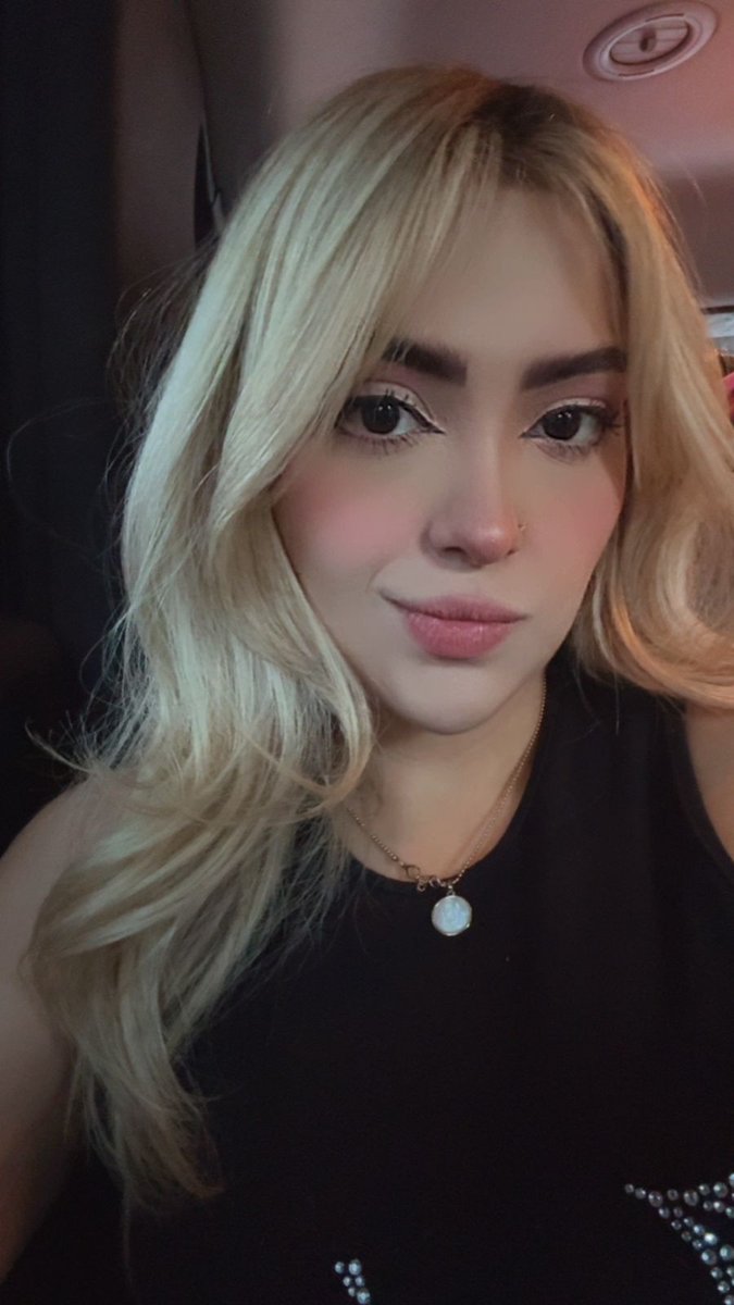 AriEngUpdates's tweet photo. Ari via her whatsapp channel 🤍

"Hi! Years ago I went to Spain to the fortnite cup Rubius planned and today I'm in a plane to go to his new tournament for his skin, all this thanks to you that allow me to keep doing what I like. I love you so much, will be telling how it goes" https://t.co/ekC4ALe8I9