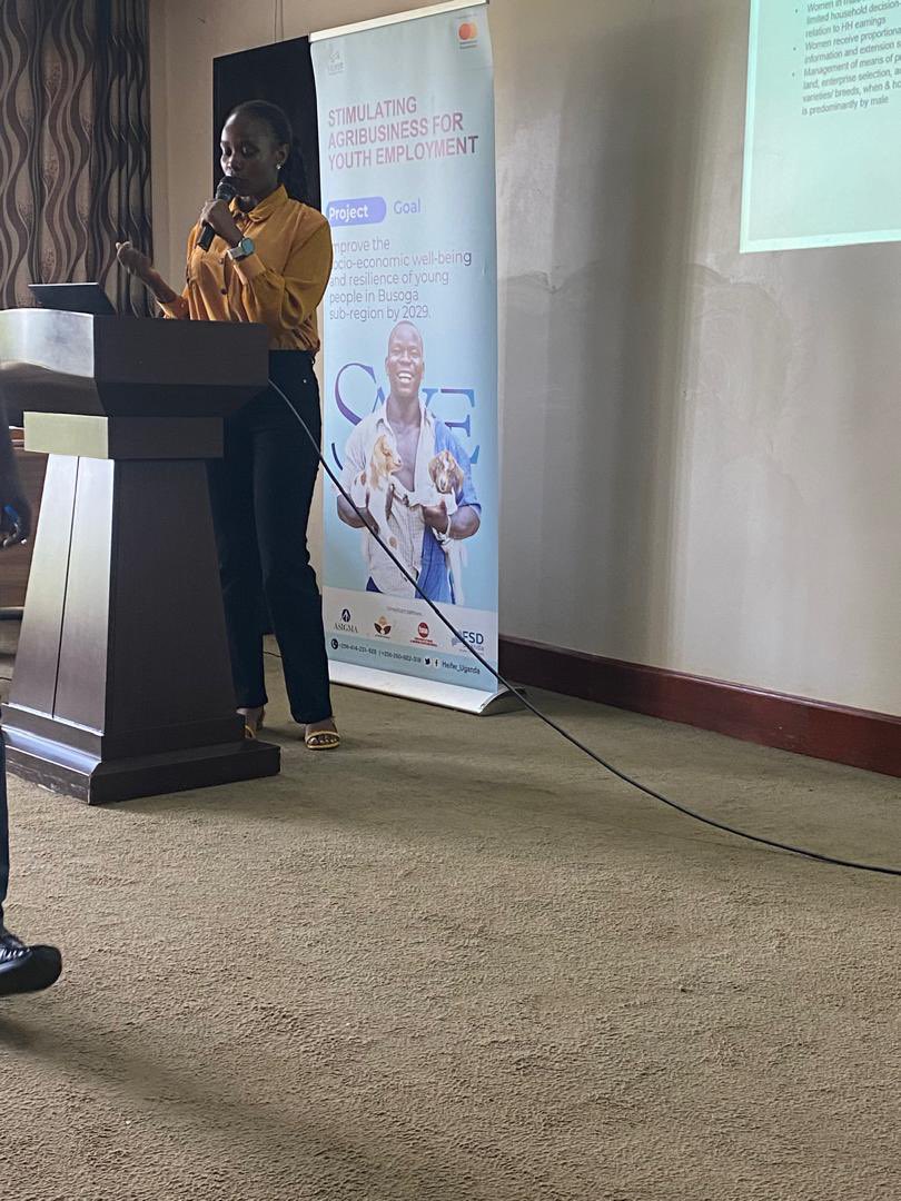 ClimateClubsUg's tweet photo. Gender analysis is all abt understanding the dynamics that shape our societies and influence the lives of all individuals.
During the validation meeting under @MastercardFdn in Jinja yesterday, our Co-Founder @TenzElone had a presentation abt Gender analysis in the Busoga region https://t.co/t3djUfSOWH