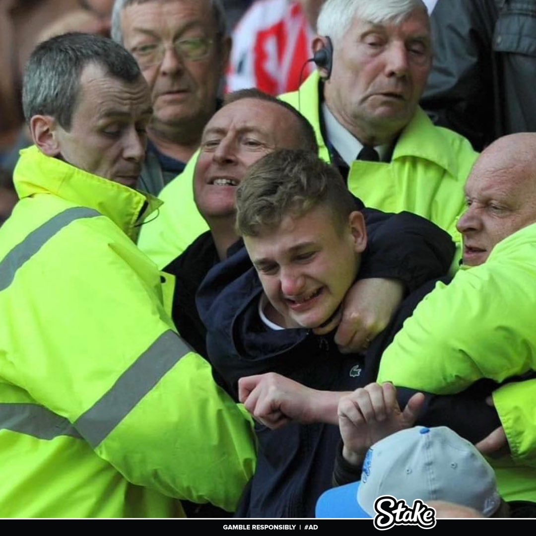 IraolasRedz's tweet photo. Horrible scenes at Old Trafford as stewards are forcing Man Utd fans to stay and watch the game until the final whistle. #MUNTOT https://t.co/HsXSNPFpVd