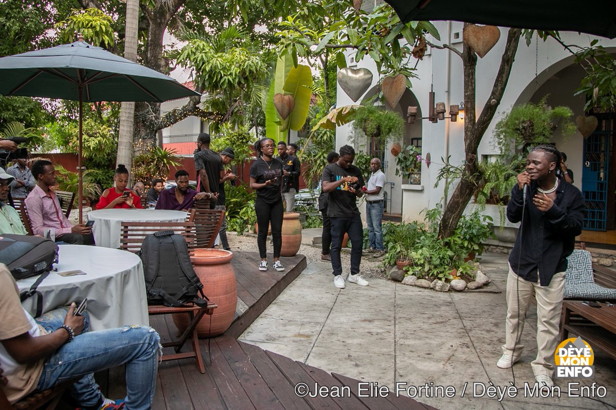 DeyeMonEnfo's tweet photo. #vizajnou
Konferans pou laprès pou mini albòm #ManOnTheRoad pa atis #Seed
@didierapierre
Brasserie Quartier Latin, Pétion-Ville #Haiti #haitian
27/09/2024
📷 Jean Elie Fortiné / DÈYÈ MÒN ENFO
#Haiti #haitian #bèlmoun #mounlakay #MenNou #mounayiti #visajnoudme #jenèsla #mounyo https://t.co/kLTeuFCIDq
