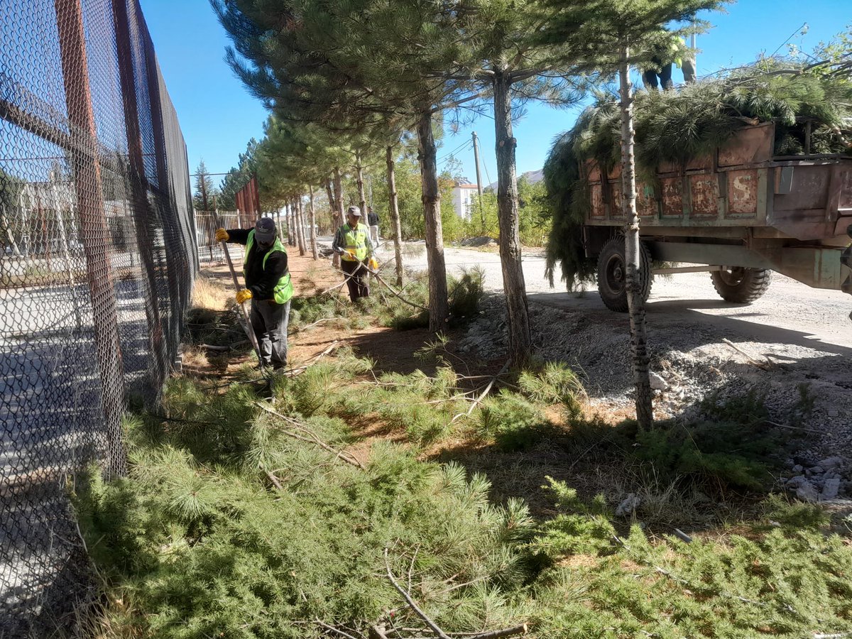 mehmetbayram44's tweet photo. Fen işleri ekiplerimiz;
📍 #Küçüklü Mahallesi Kilitli taş tadilatı
📍 #Sürgü Mahallesi kilitli taş ve kaldırım
📍 Lise ve Ortaokul yolu kaldırım
📍 #Erkenek Mahallesi yol tadilat
çalışmalarımız devam ediyor...
#doğanşehirbelediyesi https://t.co/VC124AEWNa