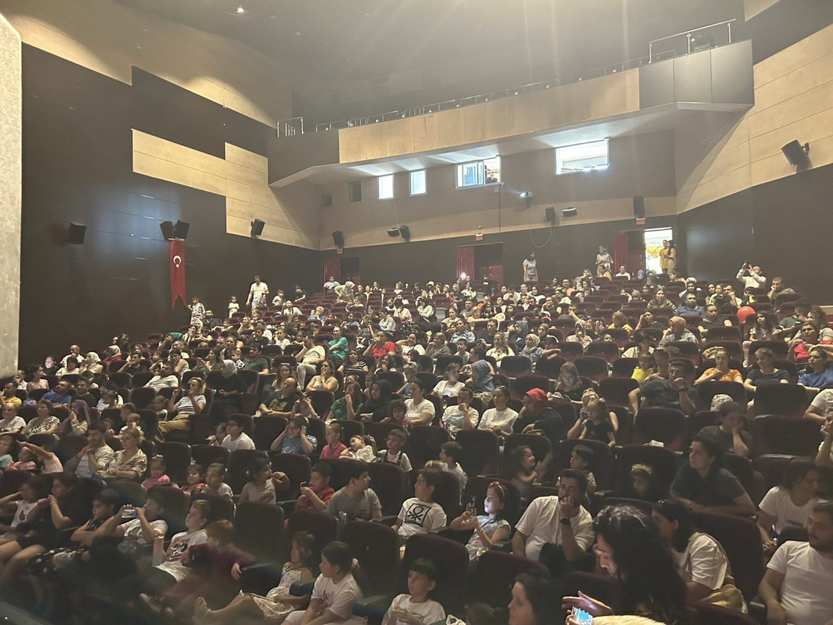 HerYerCocuk's tweet photo. 📍İstanbul-Maltepe

Biz bugün yüzlerce çocukla kocaman ve çok eğlenceli bir konser geçirdik 😍

Yaşasın çocuklar, çocuk hakları demeye devam, çocuklarla yan yana gelmeye devam 🎈

#çocukhakları #çocuk #şubadap https://t.co/fq5tjkGDLr