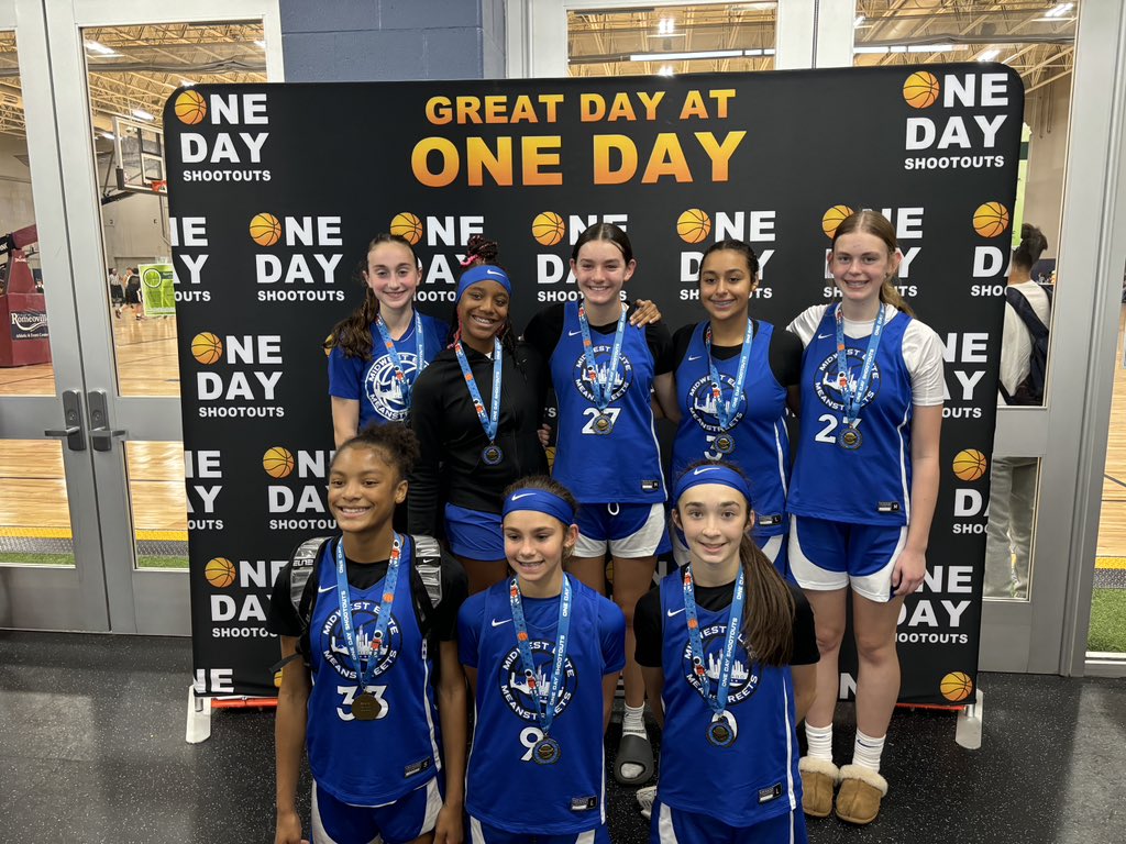 🏆Congrats to Midwest Elite Meanstreets 14U-Brown, 8th Girls Red Champion at today's Fall Slam Shootout.🍁350+ teams!

➡️NEXT: All Out Shootout on Oct 5-6 in Romeoville &amp; Northbrook.
onedayshootouts.com