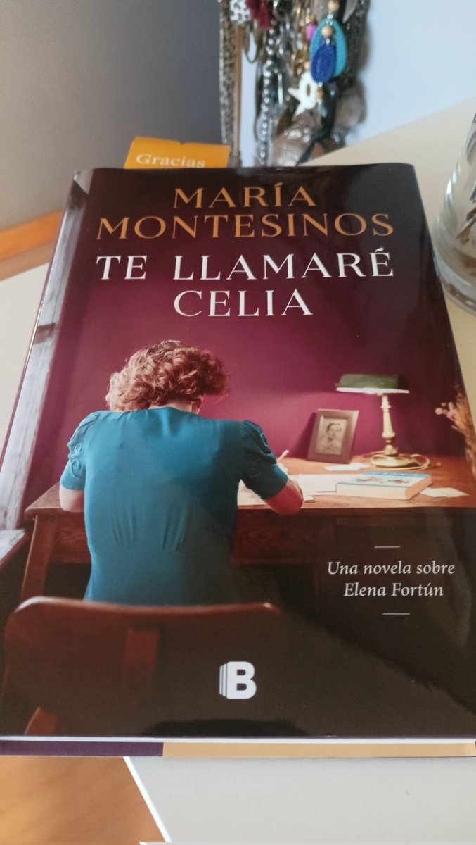 Estupenda novela de María Montesinos, 'Te llamaré Celia', sobre la figura de #ElenaFortún y aquel maravilloso mundo, a menudo ignorado, de las mujeres de los años 20 y 30 en España: escritoras, artistas, intelectuales que se adelantaron tanto a su tiempo.
Un gusto.