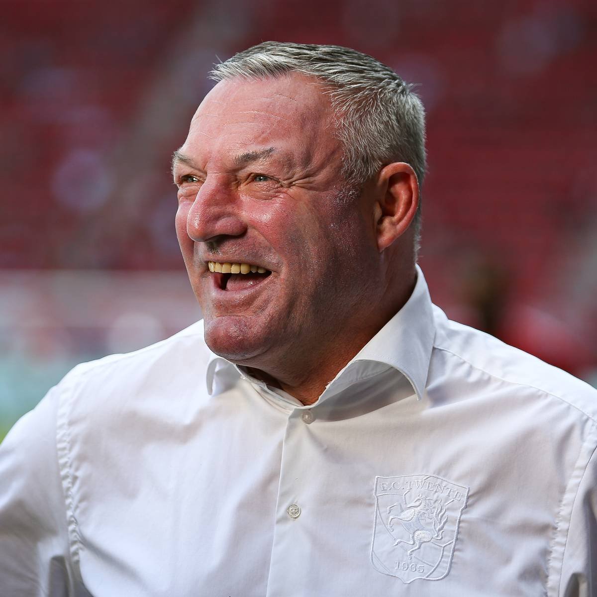 oranjefussball's tweet photo. Zwei Gesichter des #FCUtrecht stehen im Mittelpunkt:
- Cheftrainer Ron #Jans hat heute Geburtstag und ist 66 Jahre alt geworden.
- Der Routinier Jens #Toornstra macht heute sein 450. Eredivisie-Spiel.
#AZUTR https://t.co/bxDKv8Iefi