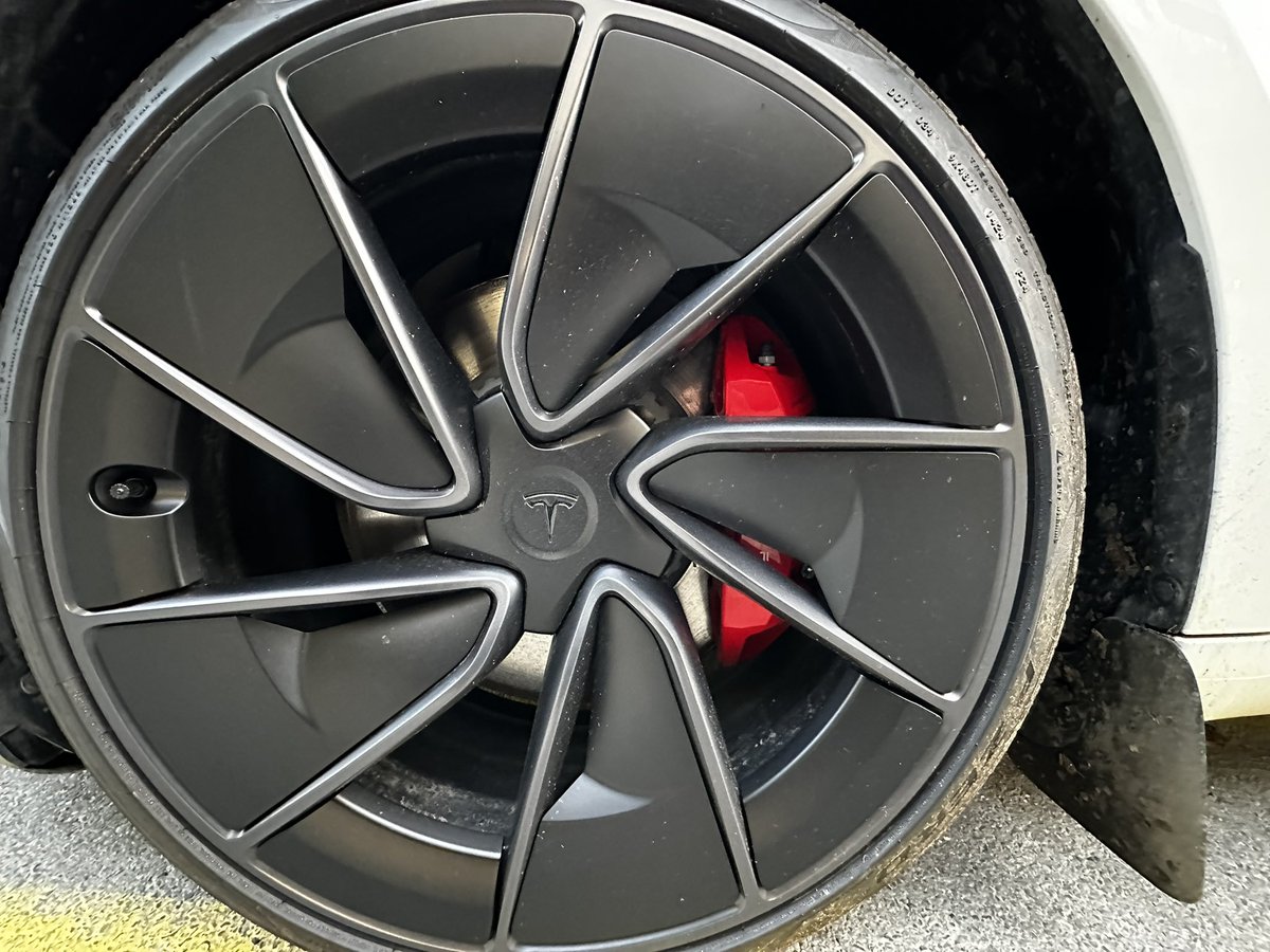 Maniraguha_Acc's tweet image. I spent the weekend with this beauty… I can’t wait to find the upload button again … soon. #TeslaModel3Performance #Tesla #M3 #Performance #ShotOnIphone