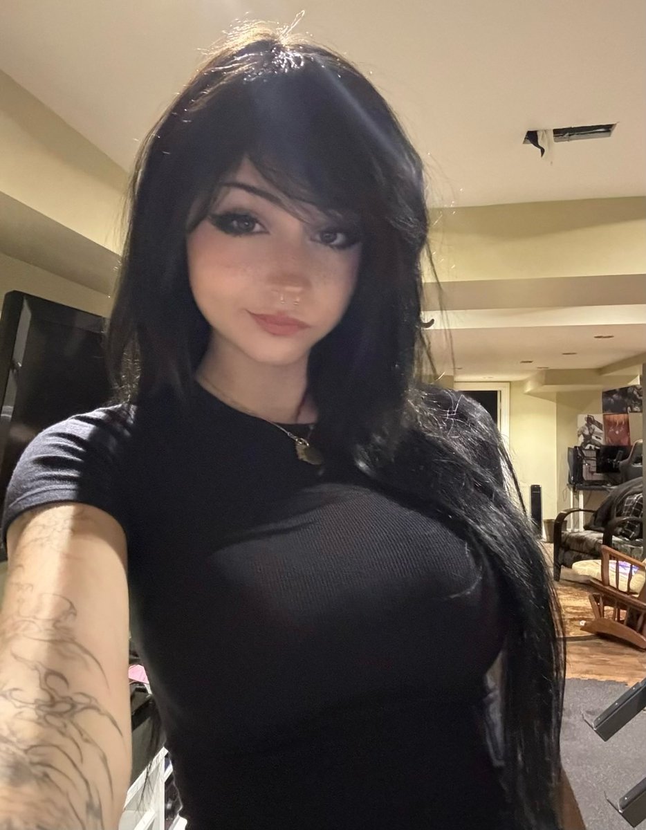 F*CK IT sending more pics to everyone who replies 'mommy' 🫶