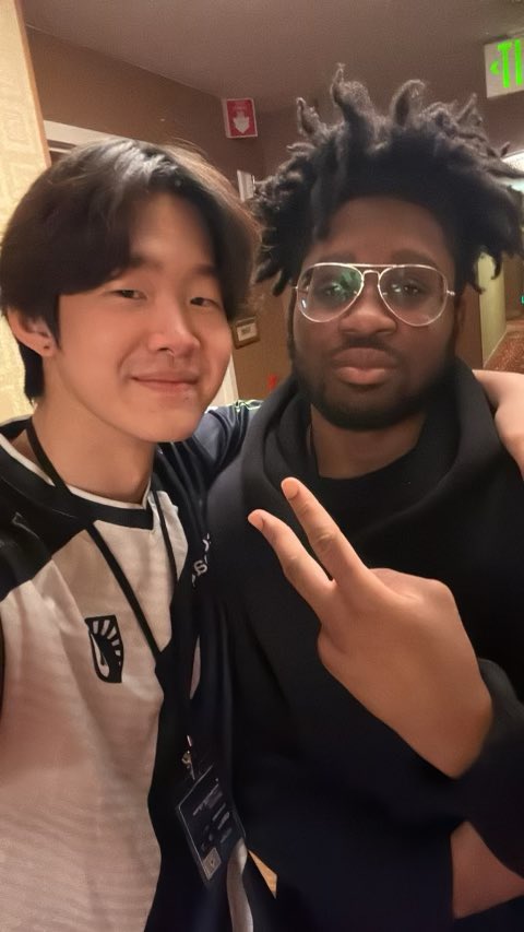 ZombaSalvatore's tweet image. Kola has made the decision to come out to the public as Bisexual, he doesn't want this to change the outlook he gives to his fans 🏳️‍🌈

"I've always felt more comfortable around guys my entire life.. theres a reason why you don't see me talk to any women”